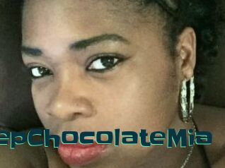 DeepChocolateMia Live Cams