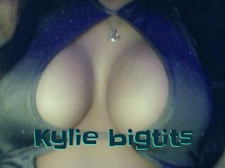 Kylie_bigtits