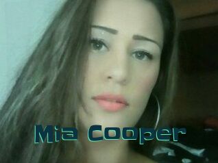 Mia_Cooper