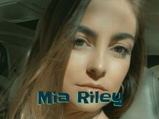 Mia_Riley