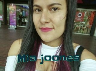 Mia_joones